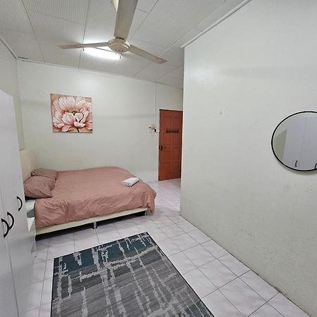 Ruhani Homestay 3 Kb - 4 Bedroom Fully Airconditioned With Wifi & Netflix Kota Bharu Exterior photo
