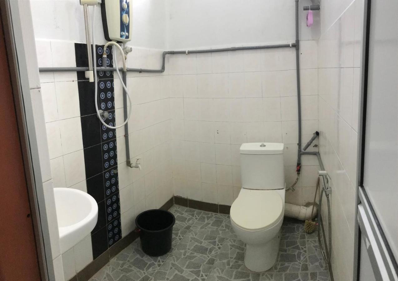 Ruhani Homestay 3 Kb - 4 Bedroom Fully Airconditioned With Wifi & Netflix Kota Bharu Exterior photo