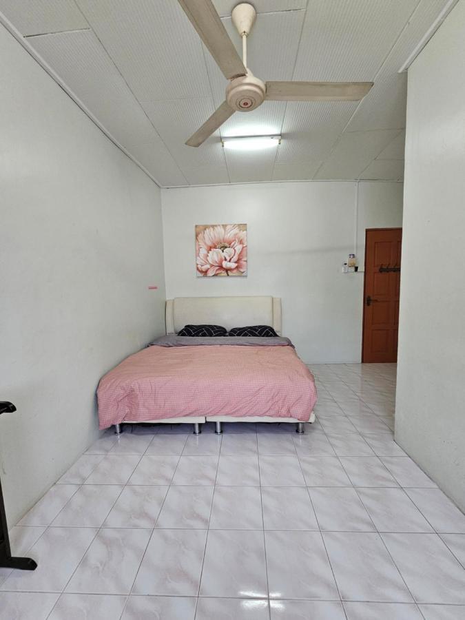 Ruhani Homestay 3 Kb - 4 Bedroom Fully Airconditioned With Wifi & Netflix Kota Bharu Exterior photo