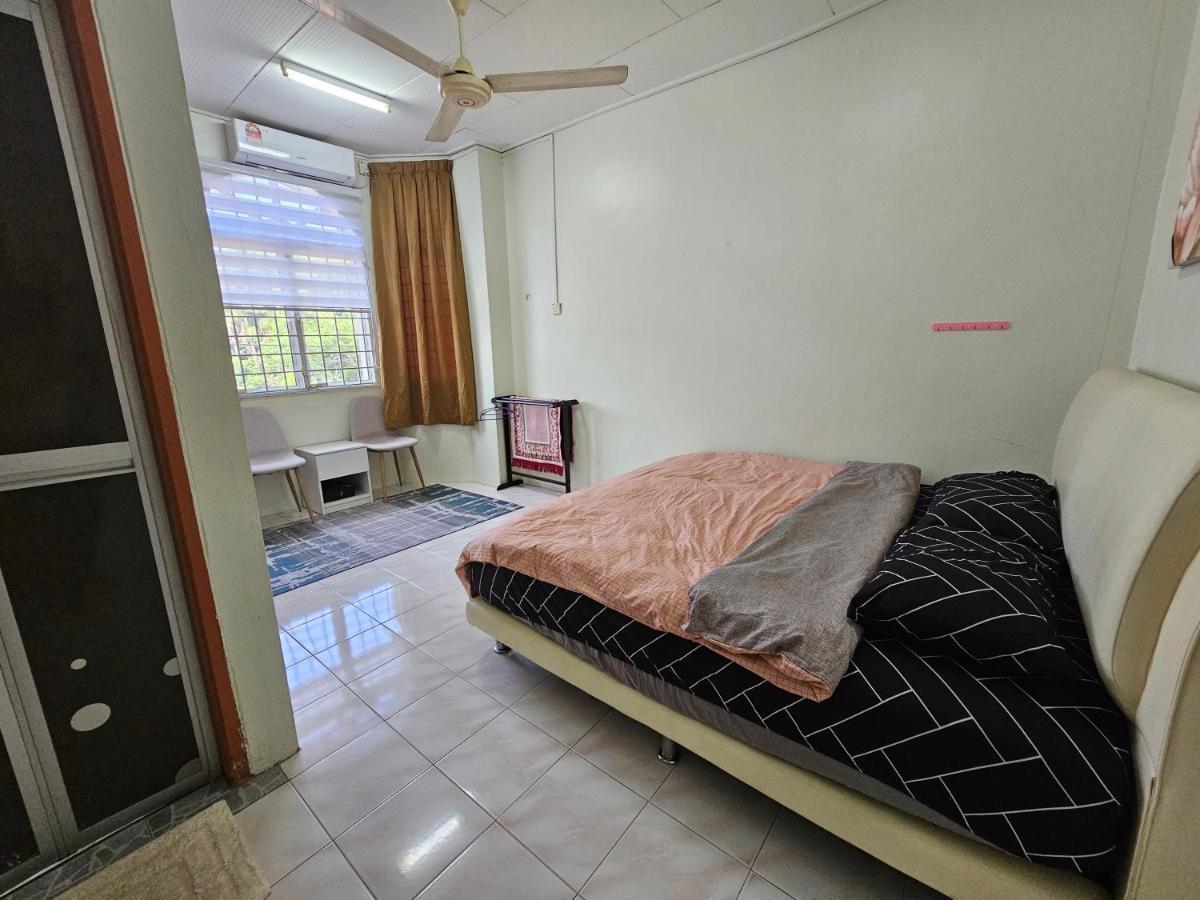 Ruhani Homestay 3 Kb - 4 Bedroom Fully Airconditioned With Wifi & Netflix Kota Bharu Exterior photo