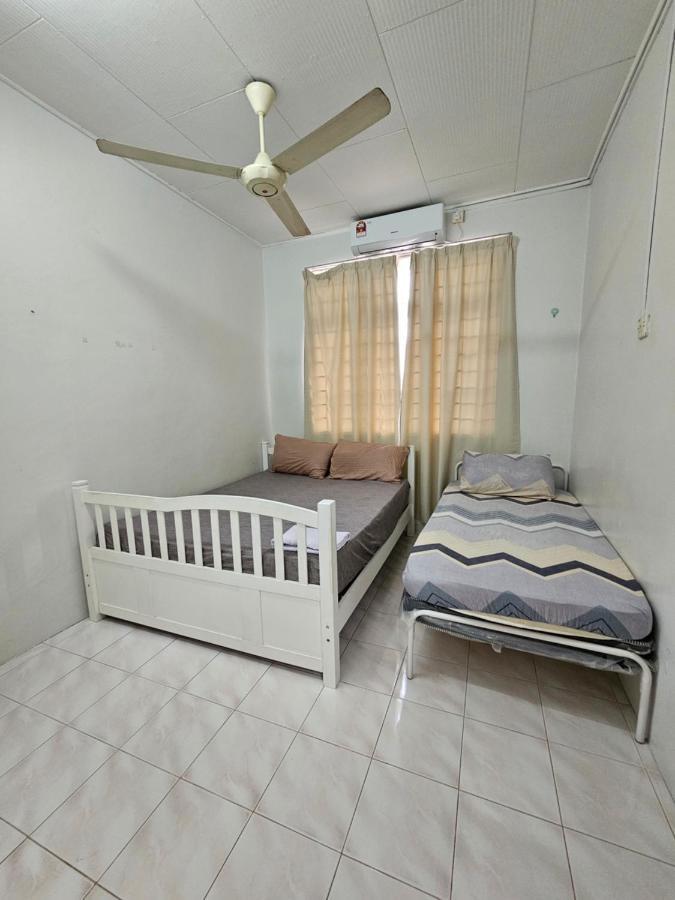 Ruhani Homestay 3 Kb - 4 Bedroom Fully Airconditioned With Wifi & Netflix Kota Bharu Exterior photo