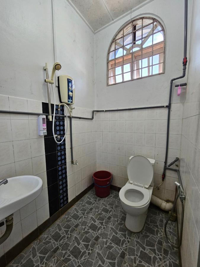 Ruhani Homestay 3 Kb - 4 Bedroom Fully Airconditioned With Wifi & Netflix Kota Bharu Exterior photo