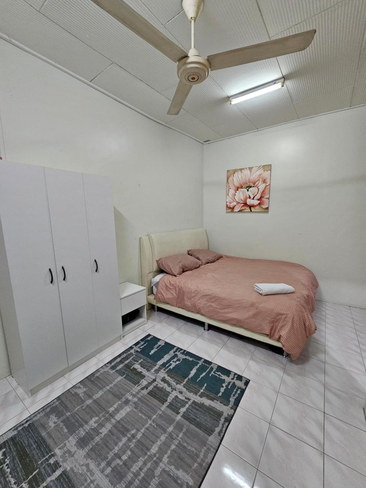 Ruhani Homestay 3 Kb - 4 Bedroom Fully Airconditioned With Wifi & Netflix Kota Bharu Exterior photo